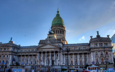 El oficialismo convocó a la Bicameral para el jueves y comienza el debate del DNU en el Congreso