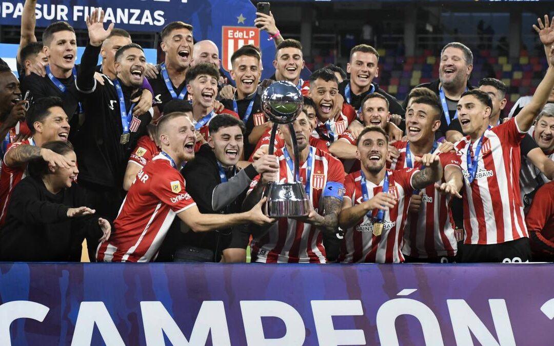 Estudiantes derrotó a Vélez en los penales y es el campeón de la Copa Liga Profesional 2024