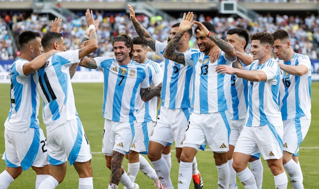 La Selección Argentina le ganó a Ecuador con gol de Di María y un rato de Messi