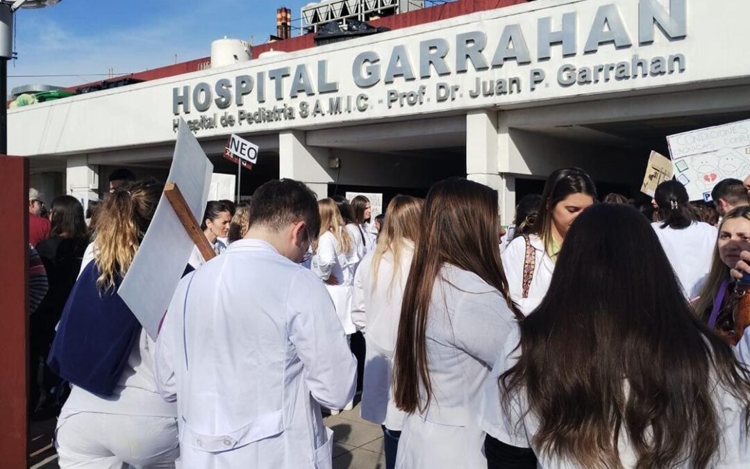 Conflicto en el Hospital Garrahan: según el Ministerio de Salud, el personal jerárquico aumentó casi un 60% en diez años