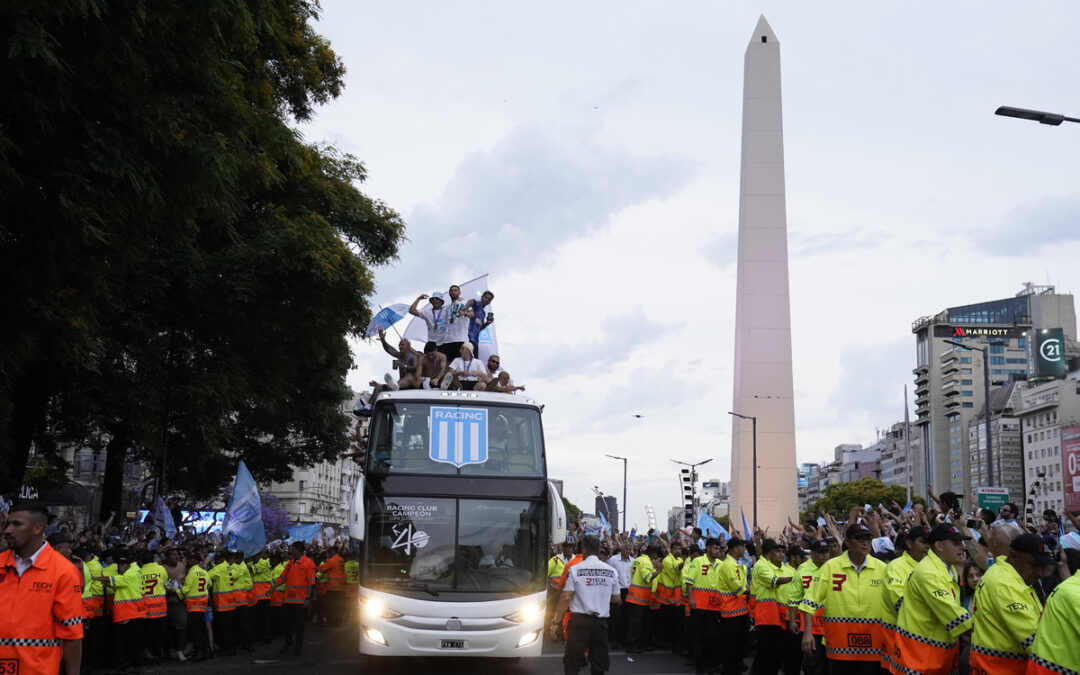 Racing ganó la Sudamericana y lo festejó con sus hinchas