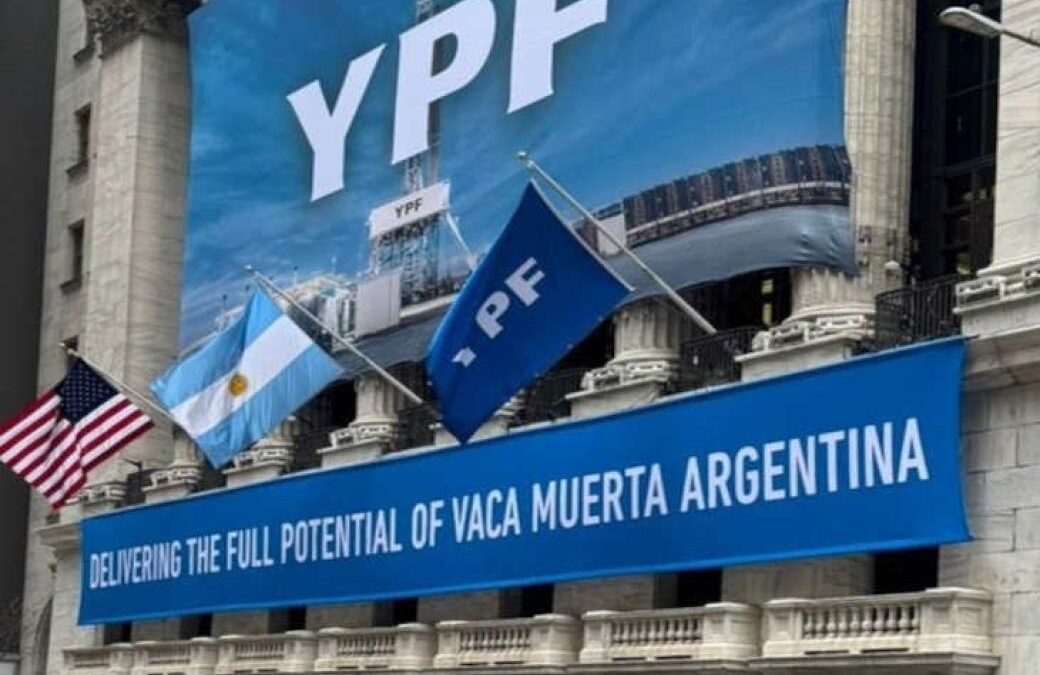 Argentina busca frenar embargos en EE.UU. tras orden de ceder acciones de YPF