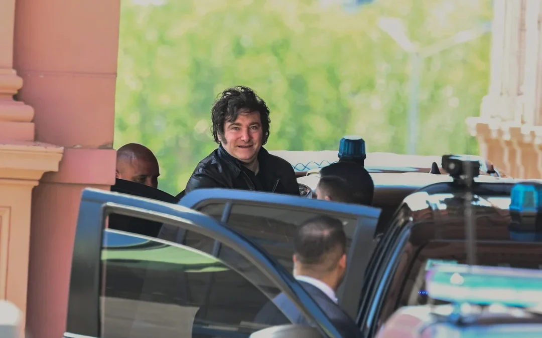 Javier Milei cierra el año en el streaming Carajo y las Fuerzas del Cielo concentran para escoltarlo