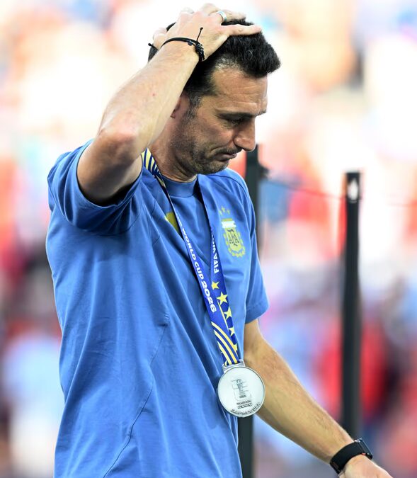 Scaloni, sobre la polémica por la bandera de las Islas Malvinas: “No nos dijeron nada”