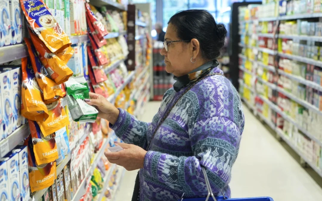 El alza en los alimentos amenaza con frenar la desaceleración de la inflación y volver a llevarla al 2%