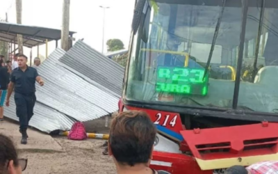 Un colectivo fuera de control mató a una mujer e hirió a otras tres personas