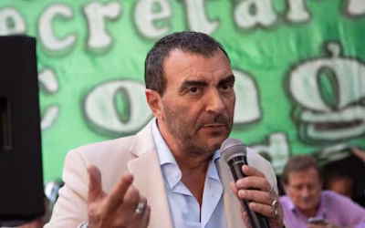 Interna caliente en el gremio legislativo: dos viejos enemigos pelean el poder en medio del descontento por los sueldos.