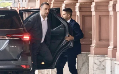 “Guardado” por el escándalo, Adorni reaparecerá el viernes junto con Milei