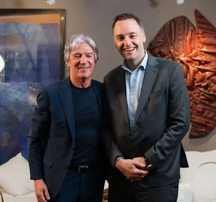 Quién pagó el vuelo privado de Adorni a Punta del Este: la versión de su amigo