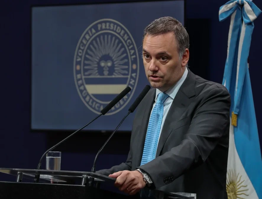 El Gobierno mantiene la conferencia de Adorni para este lunes