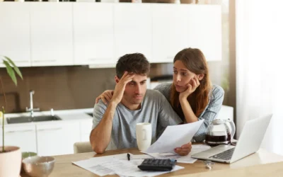 Por la caída de los salarios, los argentinos siguen perdiendo poder adquisitivo tras pagar gastos fijos