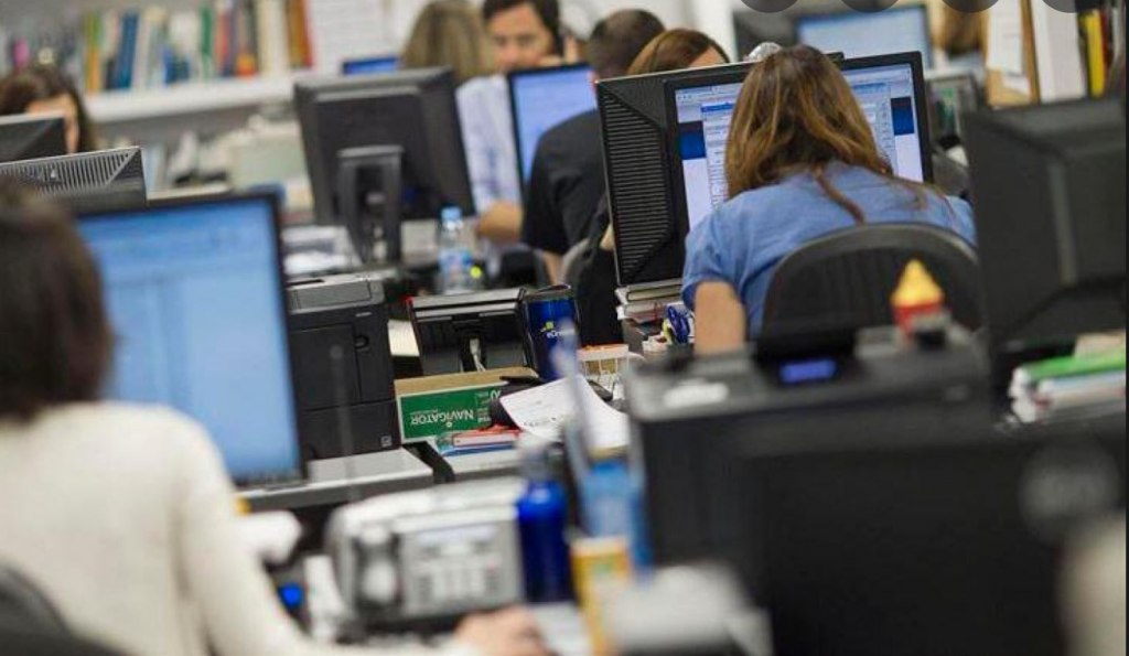 El salario estatal cayó un 40,5% en la era Milei y la mora crediticia se multiplicó por 3,4 en dos años