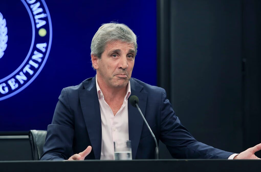 Caputo llamó “anticristo” a Kicillof y calificó de “miserables” a quienes piden devaluación