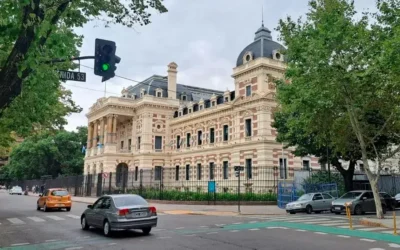 La Provincia convocó a paritarias tras la presión de los gremios estatales