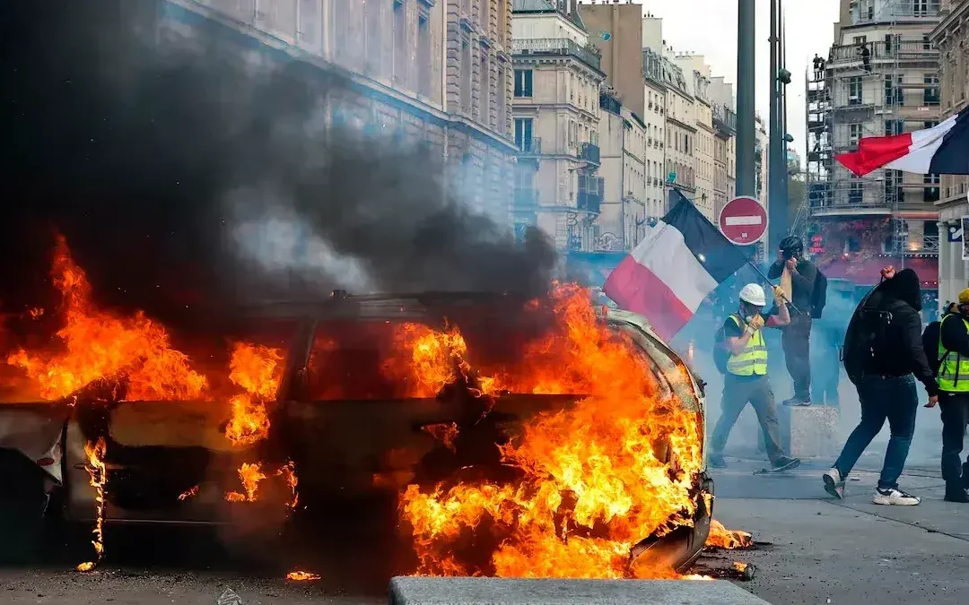 Francia impone toques de queda parciales tras un fin de semana de saqueos masivos y casi 2400 detenidos