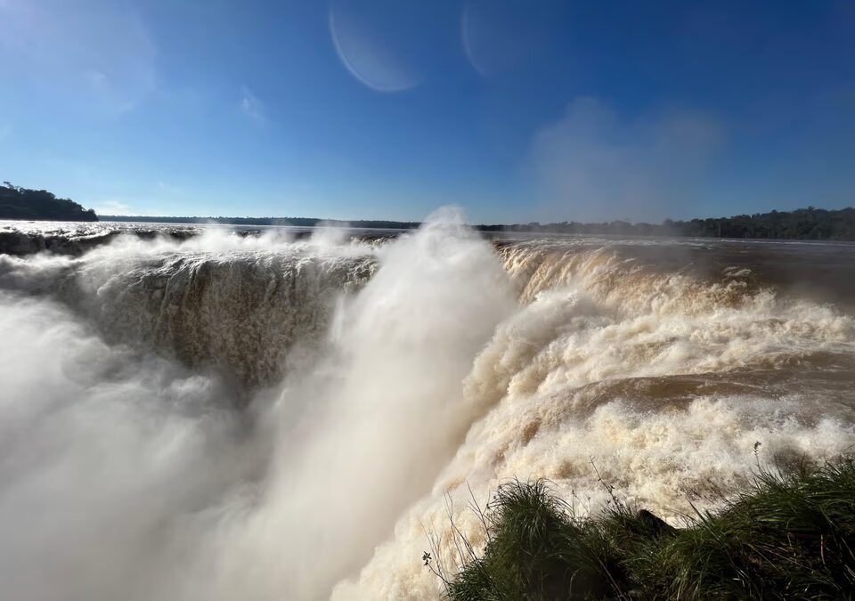 Efecto El Niño: cerraron dos circuitos de las Cataratas por el aumento del caudal del Río Iguazú